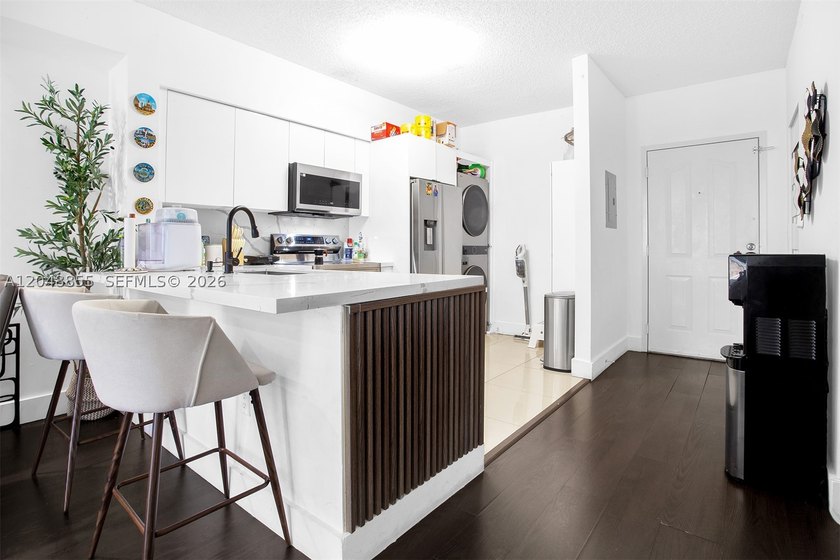 Welcome to this bright and inviting 2-bedroom, 1-bathroom condo - photo 14