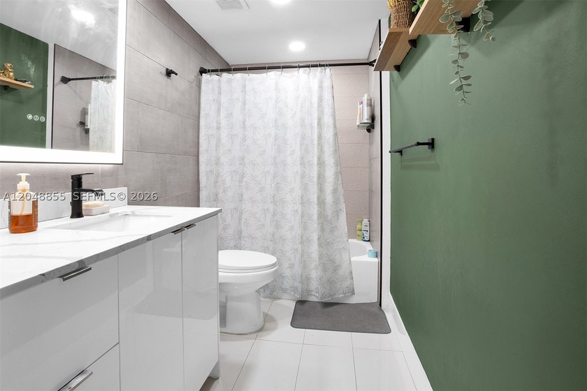 Welcome to this bright and inviting 2-bedroom, 1-bathroom condo - photo 17