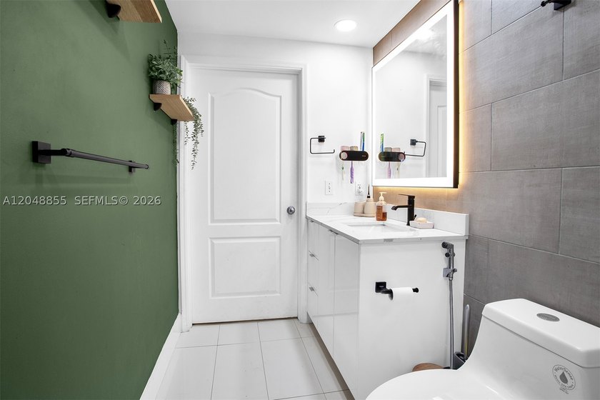 Welcome to this bright and inviting 2-bedroom, 1-bathroom condo - photo 18