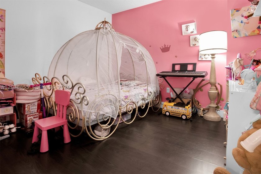 Welcome to this bright and inviting 2-bedroom, 1-bathroom condo - photo 19