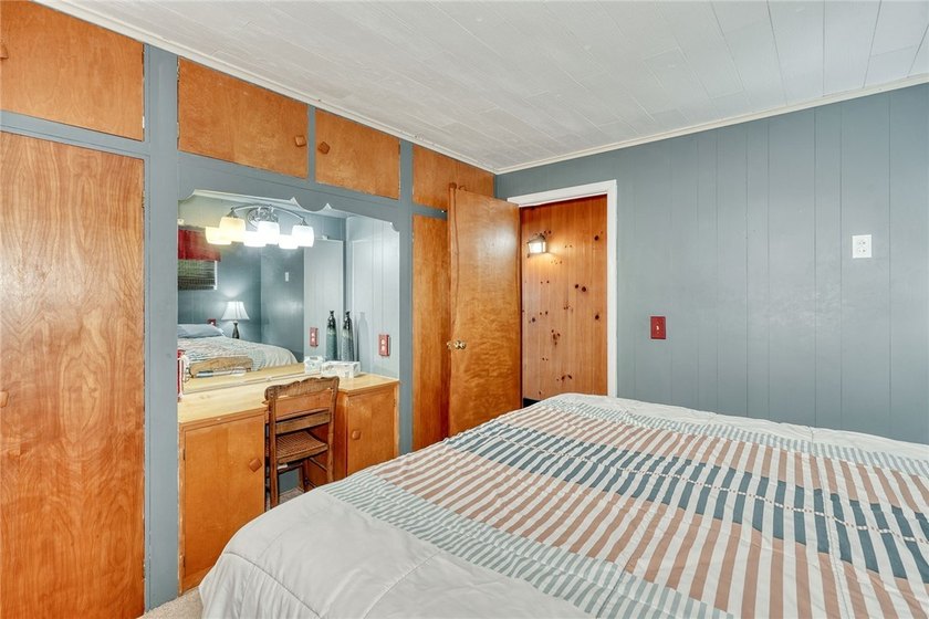 Tucked into the hillside, this awesome lakefront home offers so - photo 20
