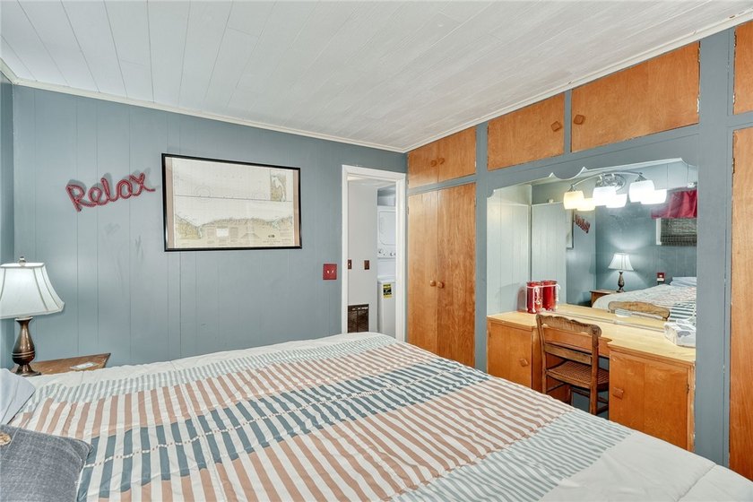 Tucked into the hillside, this awesome lakefront home offers so - photo 21