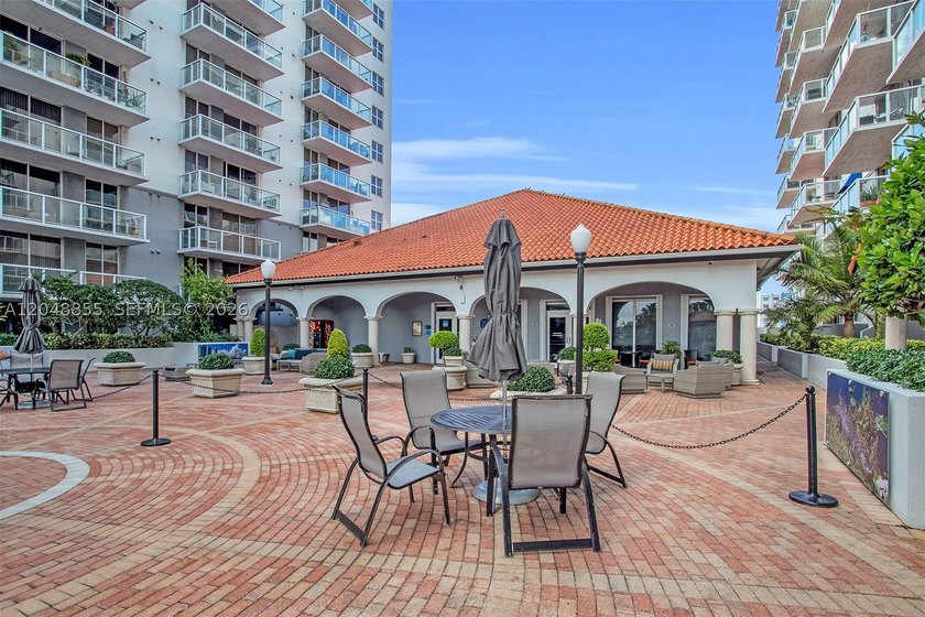 Welcome to this bright and inviting 2-bedroom, 1-bathroom condo - photo 30