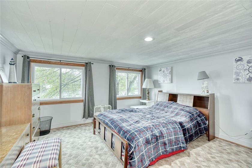 Tucked into the hillside, this awesome lakefront home offers so - photo 31