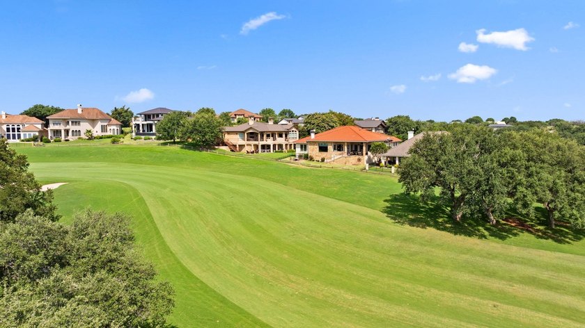 Experience refined luxury living in this exceptional golf course - photo 33