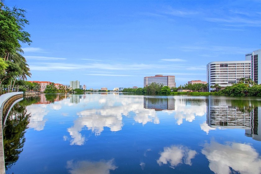 Welcome to this bright and inviting 2-bedroom, 1-bathroom condo - photo 35