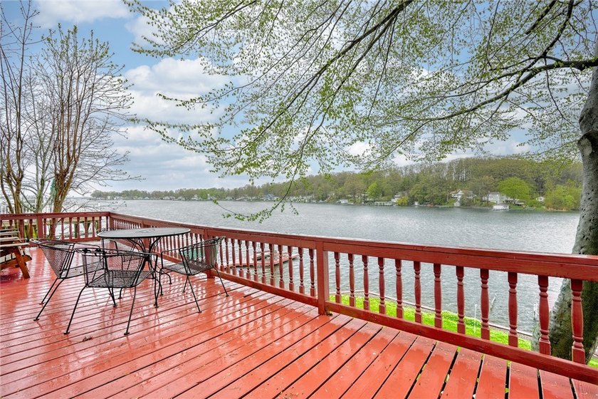 Tucked into the hillside, this awesome lakefront home offers so - photo 38