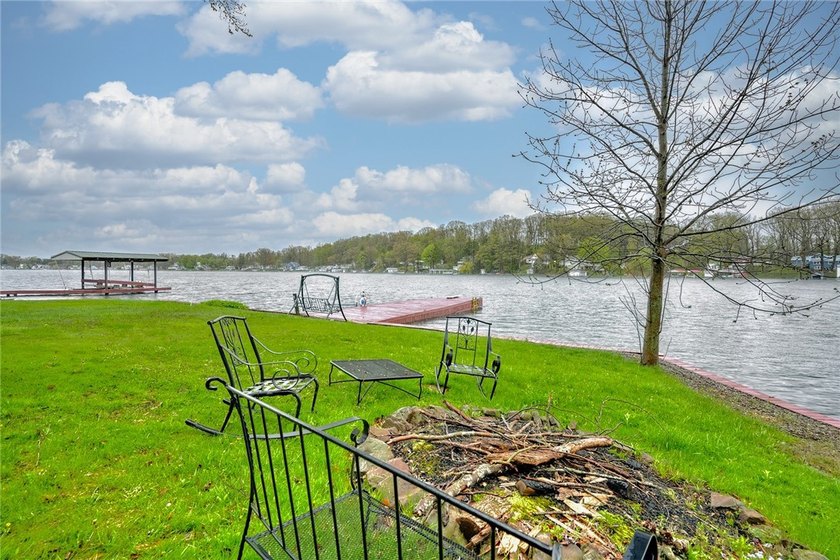 Tucked into the hillside, this awesome lakefront home offers so - photo 40