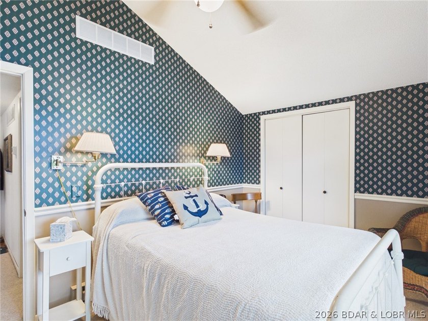 Welcome to your perfect turnkey lake front getaway, this well - photo 2