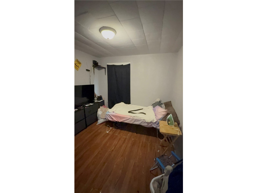 Excellent owner-occupant or investment opportunity! This duplex - photo 4