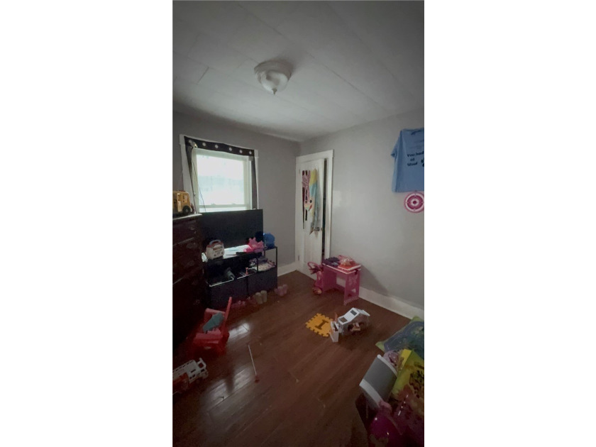 Excellent owner-occupant or investment opportunity! This duplex - photo 5