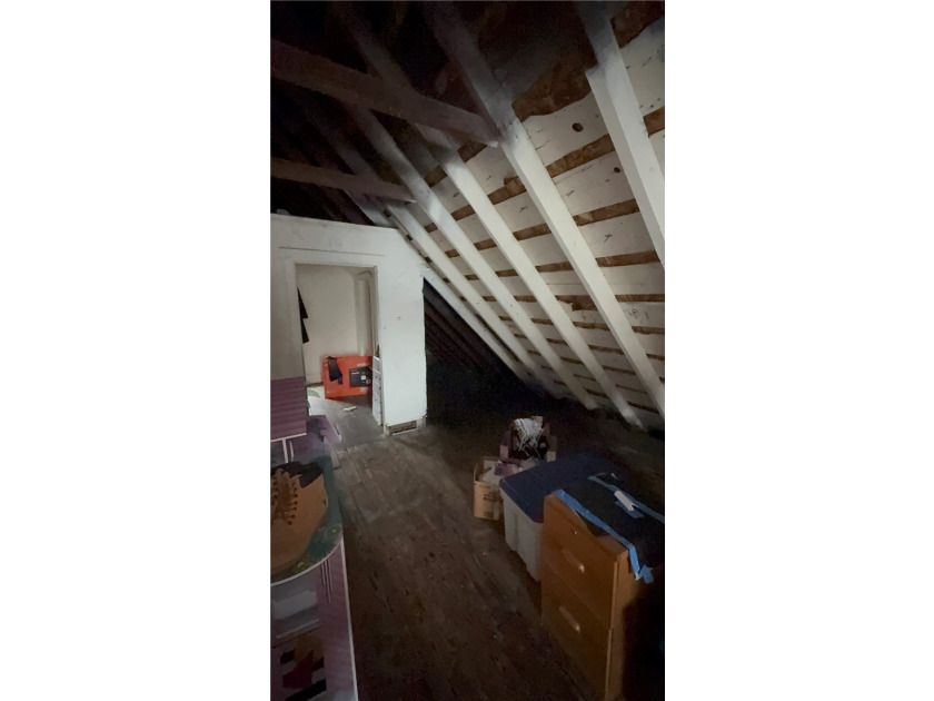 Excellent owner-occupant or investment opportunity! This duplex - photo 7