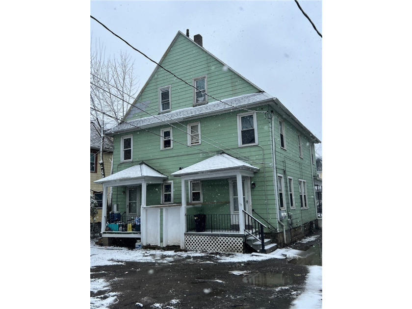 Excellent owner-occupant or investment opportunity! This duplex - photo 9