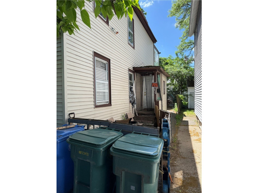 Affordable investment opportunity at 659 Bay Street! This - photo 3