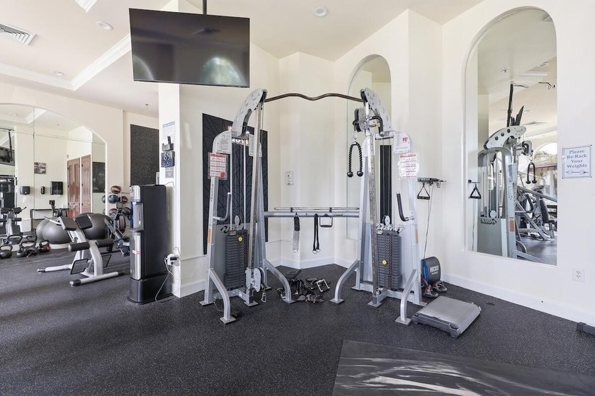 Freshly Updated and Move-In Ready in the beautiful Montecito! - photo 26