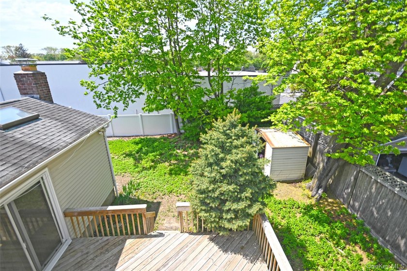 Spacious 4-Bedroom, 2-Bath Home in the Heart of Wantagh Welcome - photo 32