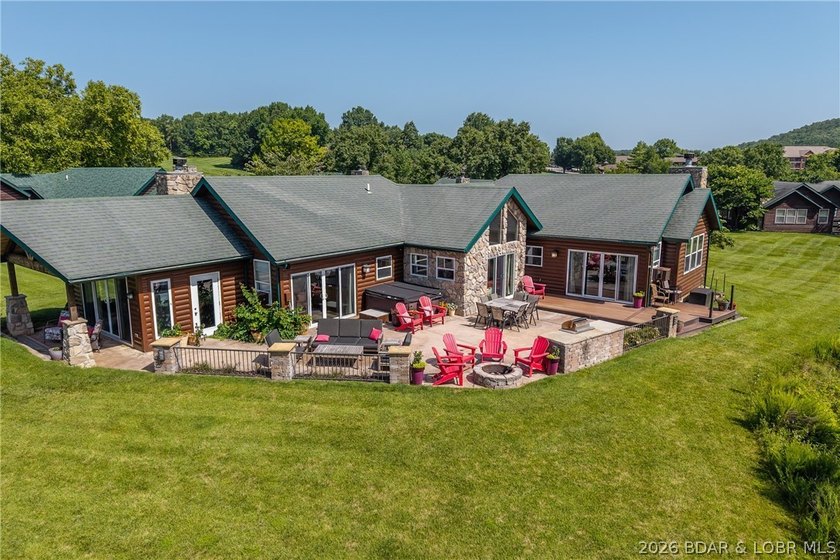 Stunning Cottage Overlooking the 16th Fairway! From peaceful - photo 2