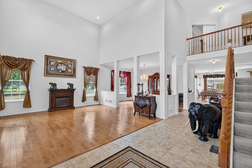 Spacious 4-bedroom, 2.1-bath home offering approximately 4,200 - photo 3