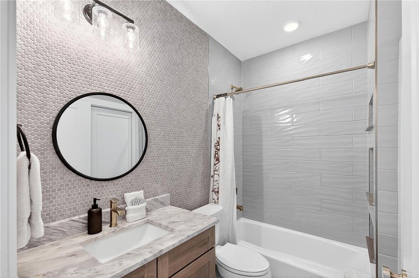LAKEFRONT HOME IN A NICHE BEACHFRONT COMMUNITY, *DAS STRANDHAUS* - photo 11