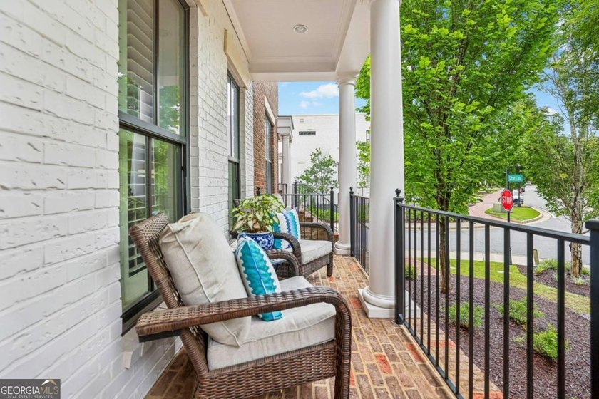 THE BEST LOCATION IN WALKABLE DOWNTOWN ALPHARETTA. Nestled - photo 4