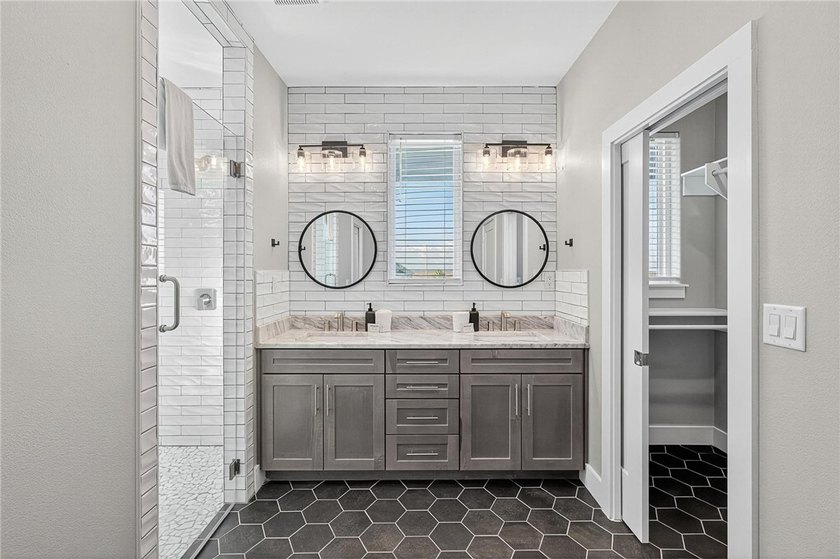 LAKEFRONT HOME IN A NICHE BEACHFRONT COMMUNITY, *DAS STRANDHAUS* - photo 29