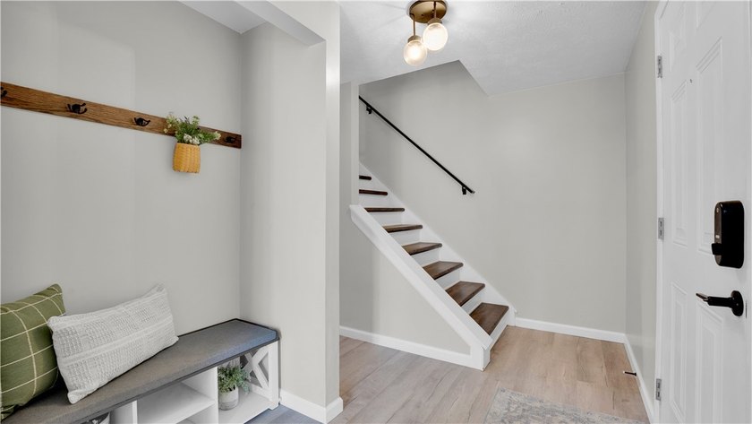Well-maintained 1,872 sq. ft. colonial featuring 3 bedrooms, 1.5 - photo 5
