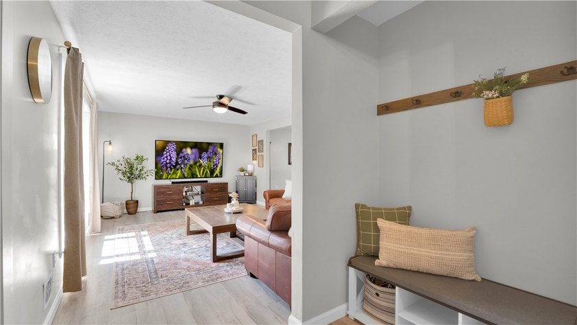 Well-maintained 1,872 sq. ft. colonial featuring 3 bedrooms, 1.5 - photo 7