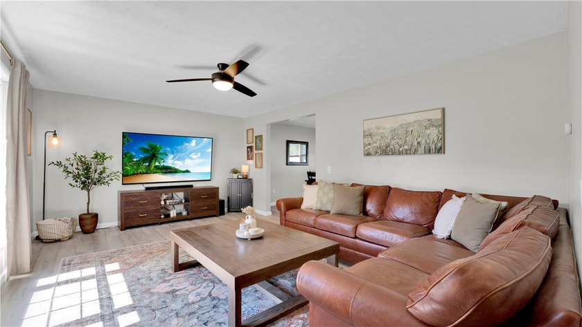Well-maintained 1,872 sq. ft. colonial featuring 3 bedrooms, 1.5 - photo 8