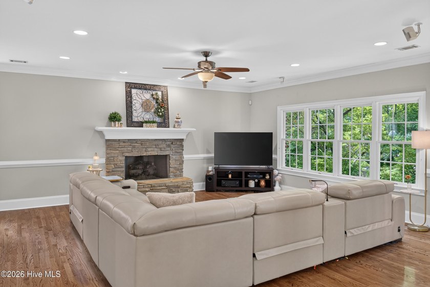 Welcome to this exceptional custom home in the prestigious Jones - photo 8