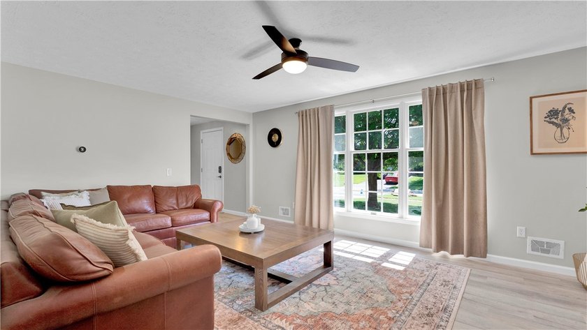 Well-maintained 1,872 sq. ft. colonial featuring 3 bedrooms, 1.5 - photo 9