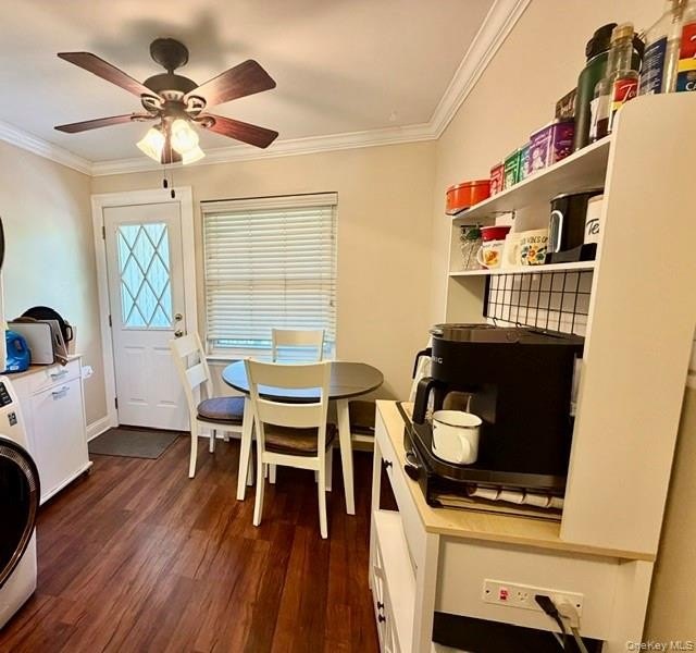 Beautiful County Club Gardens Lower Level Unit Awaits You! This - photo 11