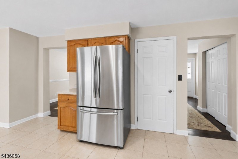 Welcome to this beautifully maintained, sun-drenched colonial - photo 14