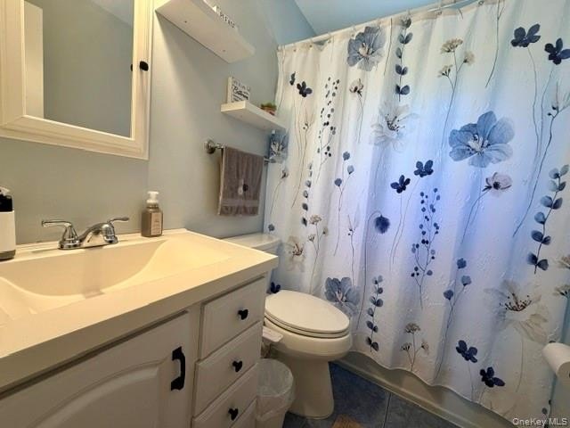 Beautiful County Club Gardens Lower Level Unit Awaits You! This - photo 16