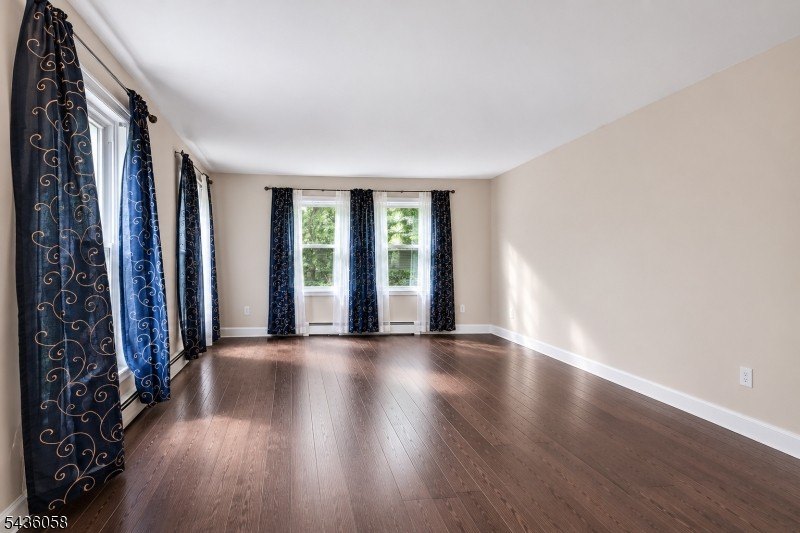 Welcome to this beautifully maintained, sun-drenched colonial - photo 18