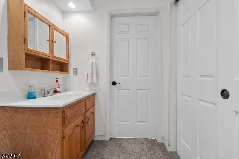 Welcome to this beautifully maintained, sun-drenched colonial - photo 31