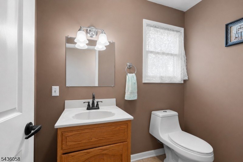 Welcome to this beautifully maintained, sun-drenched colonial - photo 34