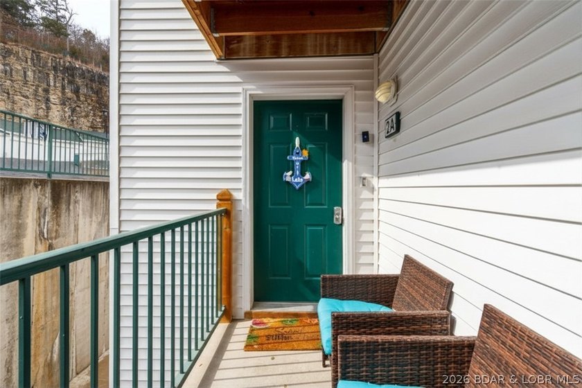 Enjoy easy lake living in this well-maintained 3-bedroom, 2-bath - photo 5