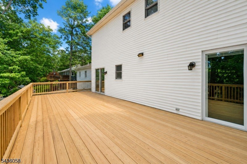 Welcome to this beautifully maintained, sun-drenched colonial - photo 42