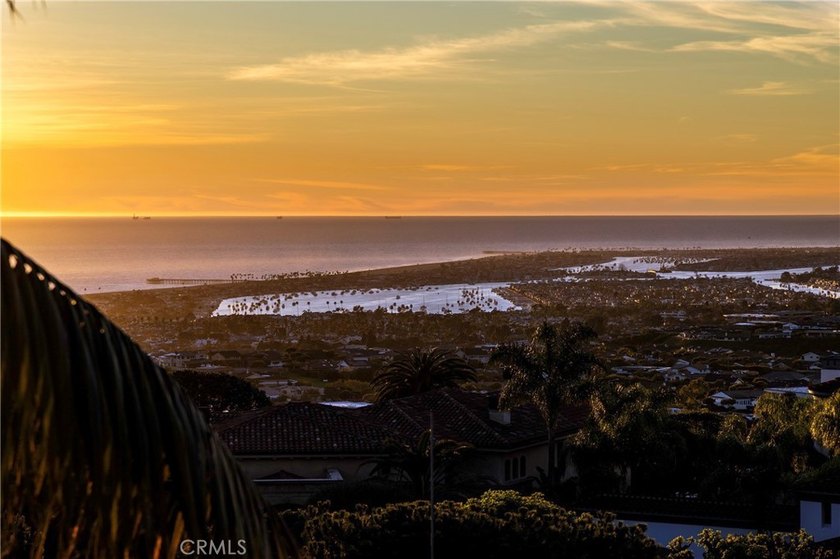 Set behind the guarded and patrolled gates of Pelican Hill in - photo 24