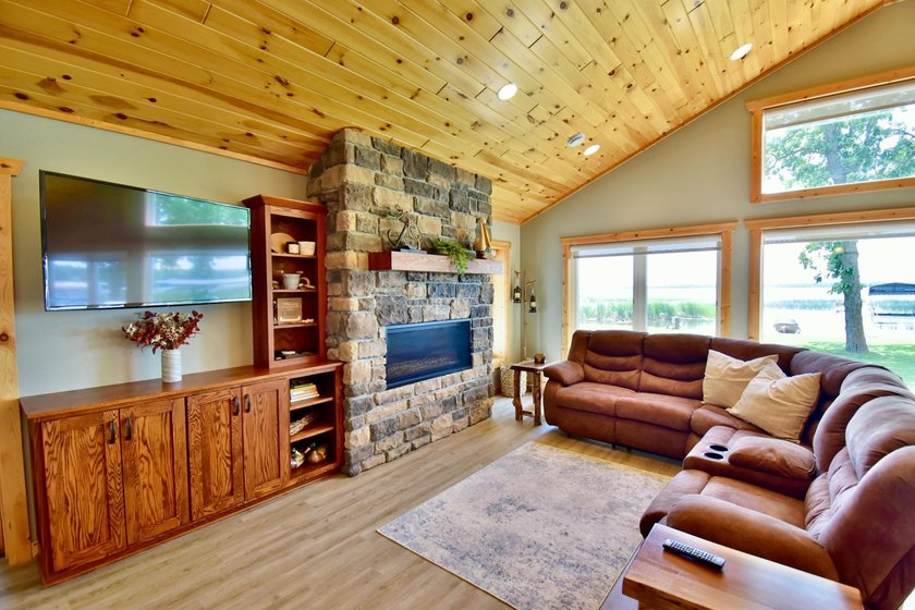 Imagine waking each morning to shimmering water, sipping coffee - photo 7