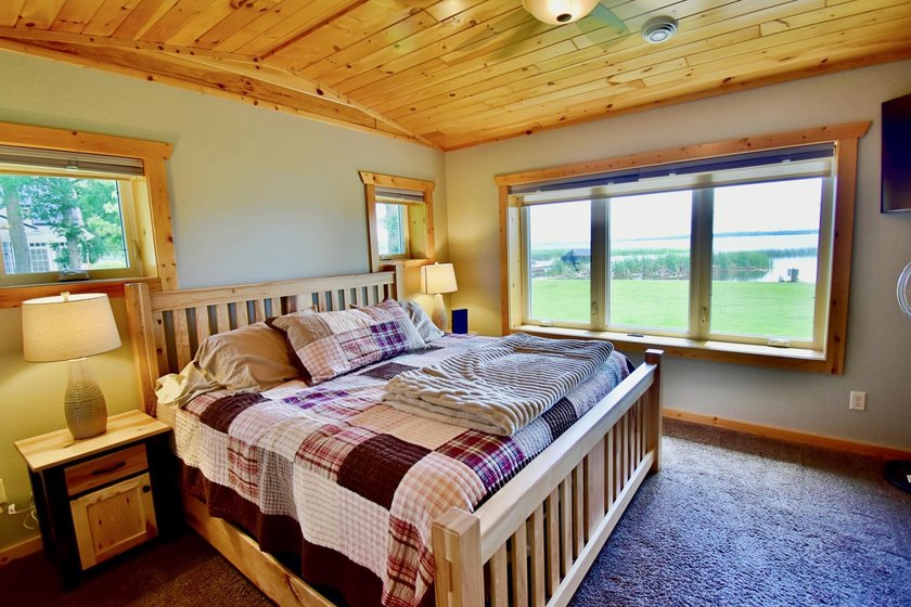 Imagine waking each morning to shimmering water, sipping coffee - photo 8