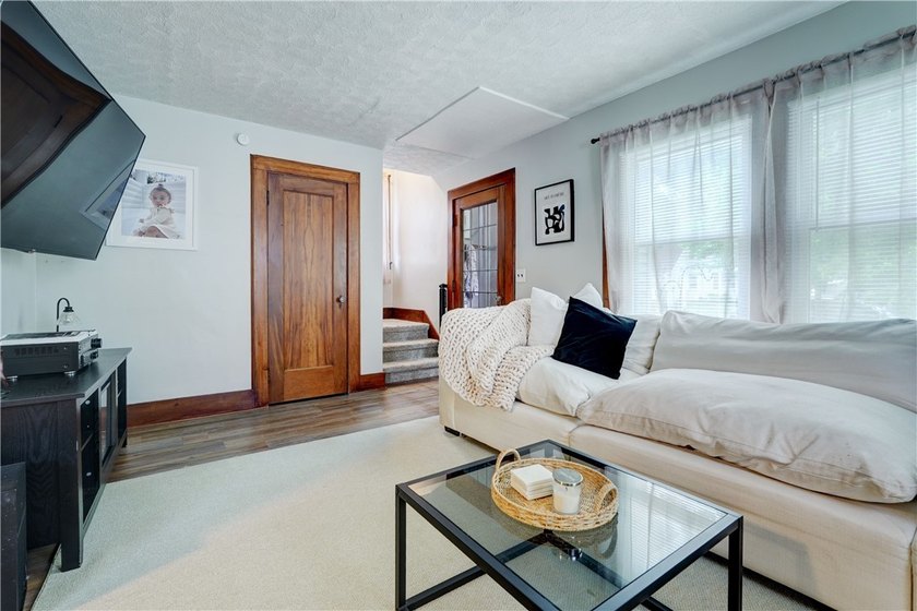 Welcome to 22 Ross Street! This well-maintained 3-bedroom, 1 - photo 4