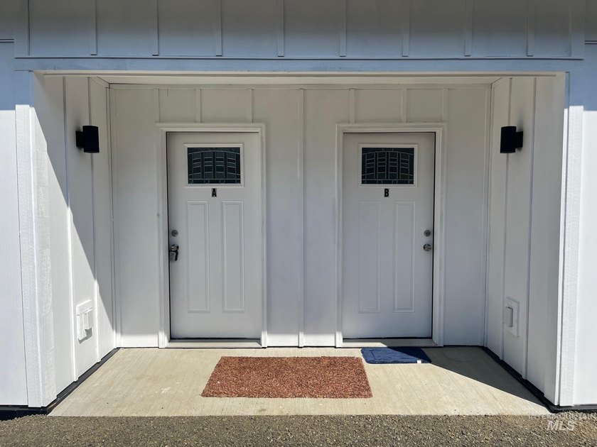 This brand-new, thoughtfully designed duplex offers modern - photo 3