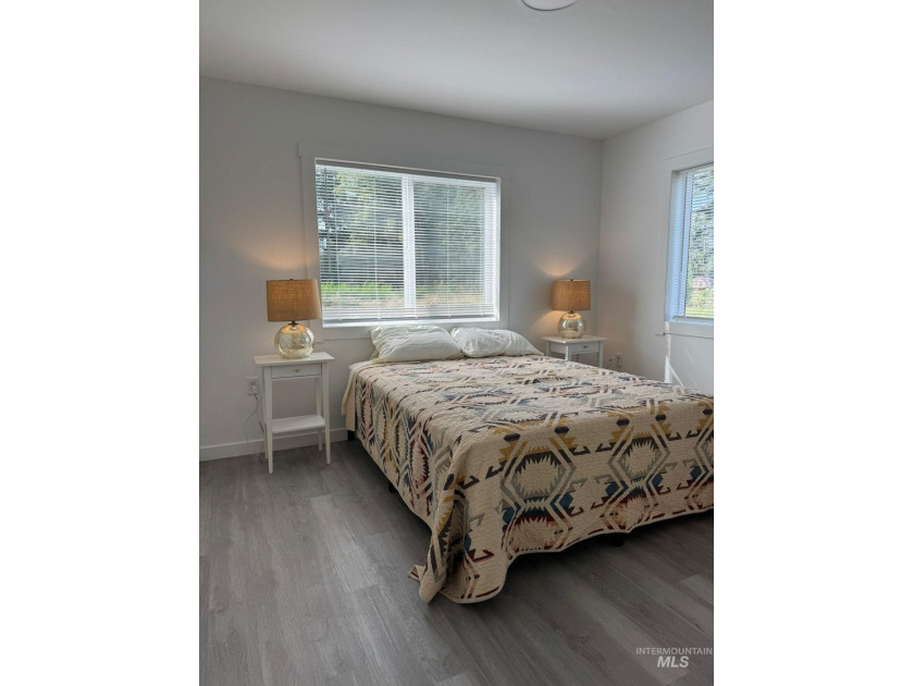 This brand-new, thoughtfully designed duplex offers modern - photo 6