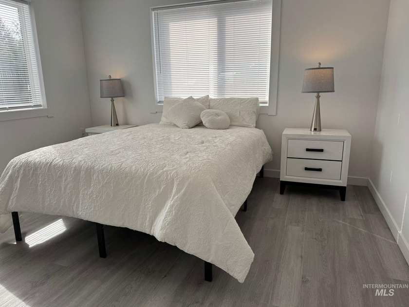 This brand-new, thoughtfully designed duplex offers modern - photo 8