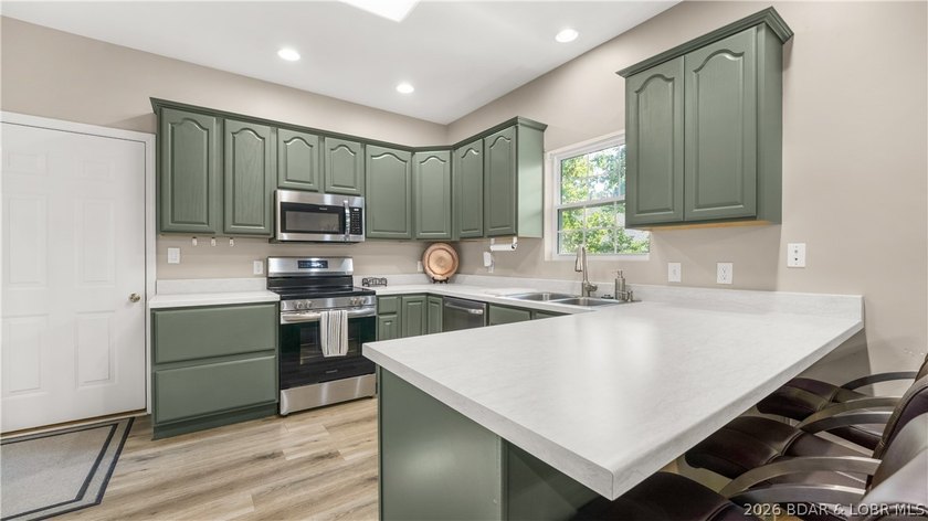 Experience comfort, convenience and modern updates in the heart - photo 6