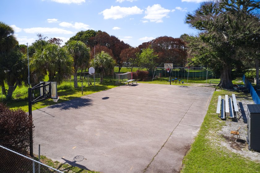 Large 3915 Sf General Commercial Building In The Heart of - photo 11