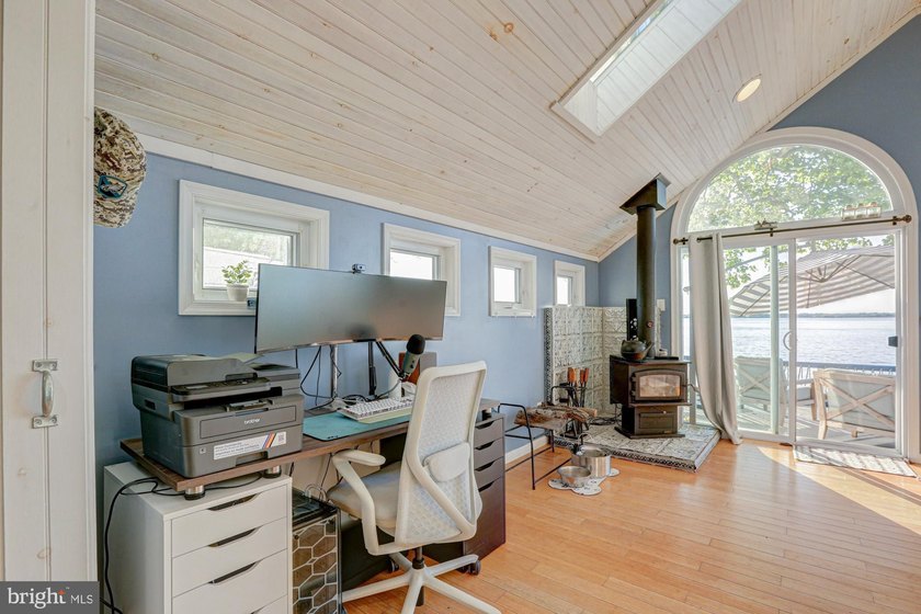 Enjoy waterfront living in this beautifully renovated cottage - photo 13