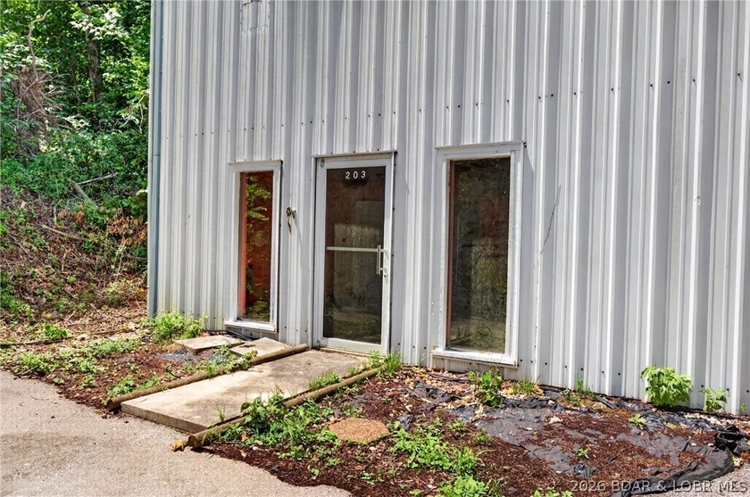 Endless potential awaits with this versatile 3,680-square-foot - photo 5