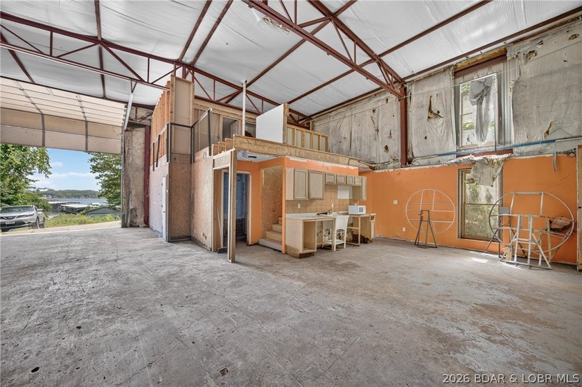 Endless potential awaits with this versatile 3,680-square-foot - photo 6